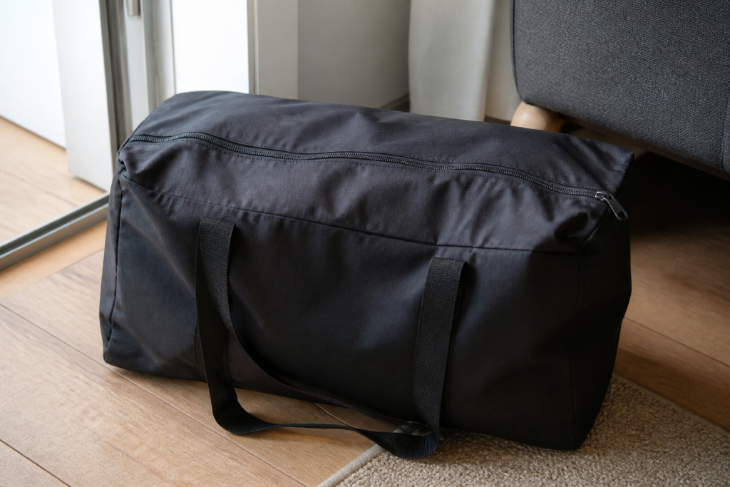 Droge kleding in gesloten tas gestopt
